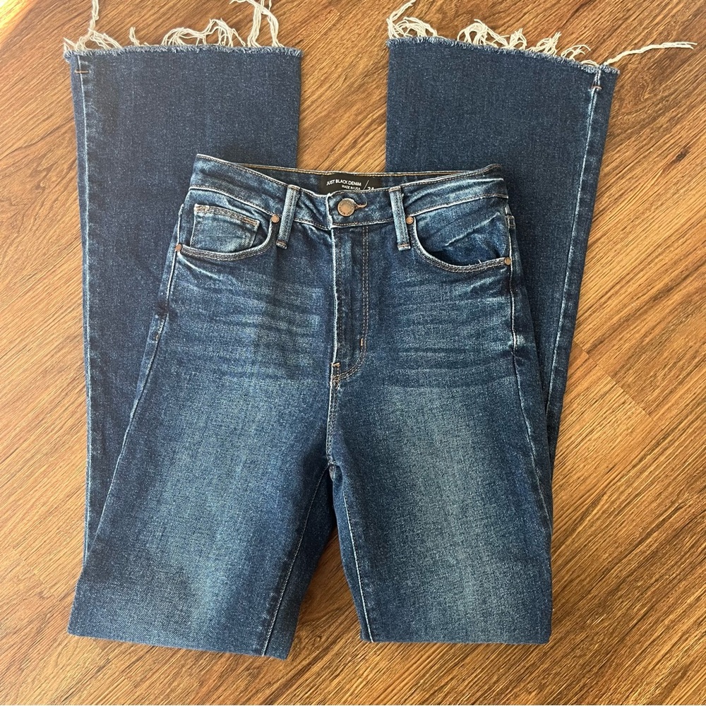 Just Black Cropped Flare Jeans Mid Dark Wash Size 24